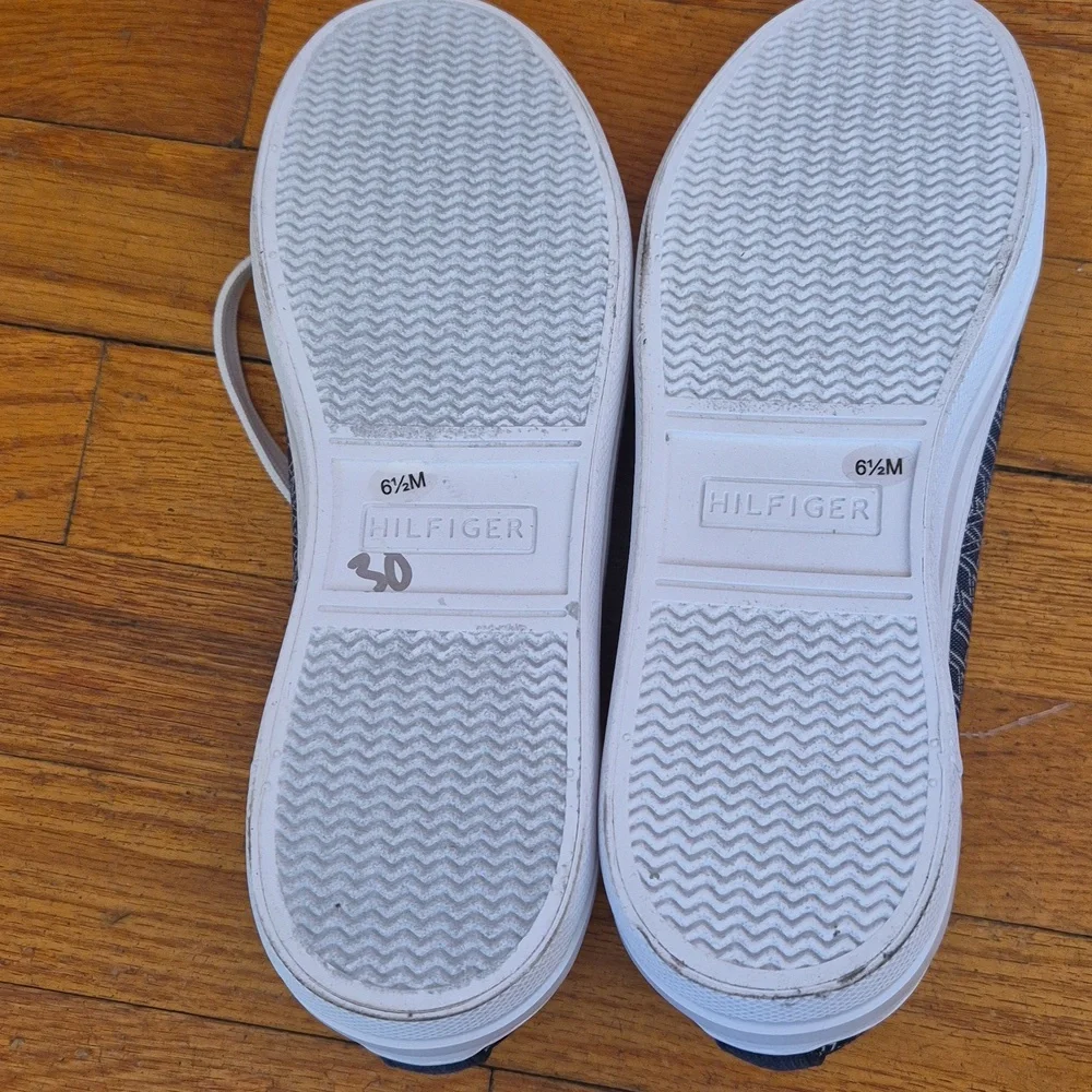 Tommy Hilfiger Womens Sneakers, size 6,5 NWOB - Picture 12 of 14